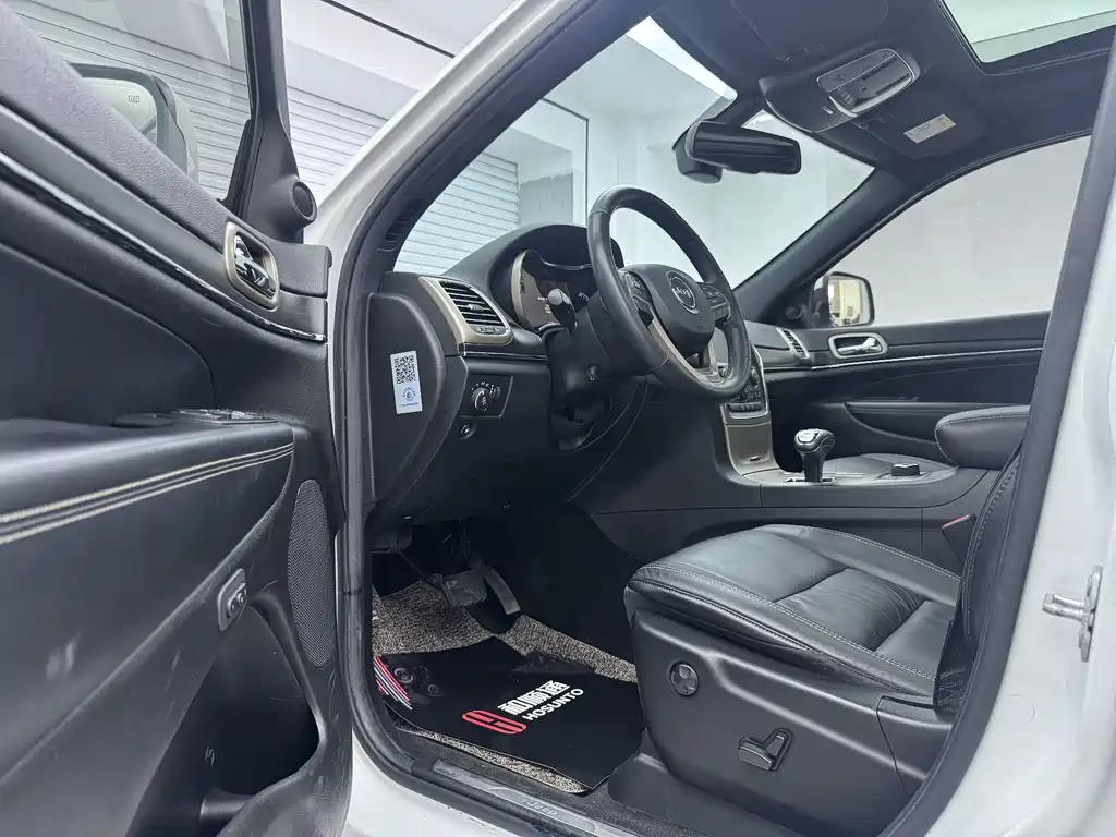 Jeep Grand Cherokee 2015 3.0L Luxury Navigation Edition