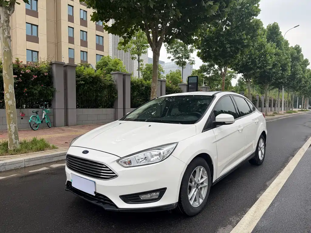 Ford Focus 2018 Sedan Classic 1.6L Manual Fashion Edition Smart Drive Version