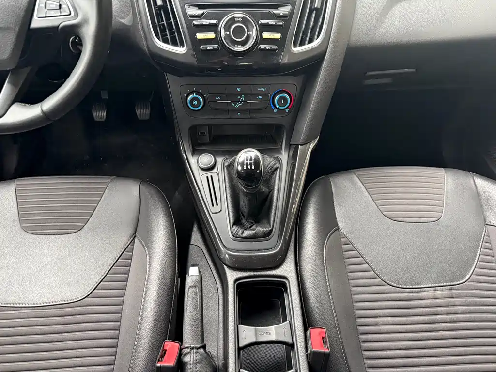 Ford Focus 2018 Sedan Classic 1.6L Manual Fashion Edition Smart Drive Version