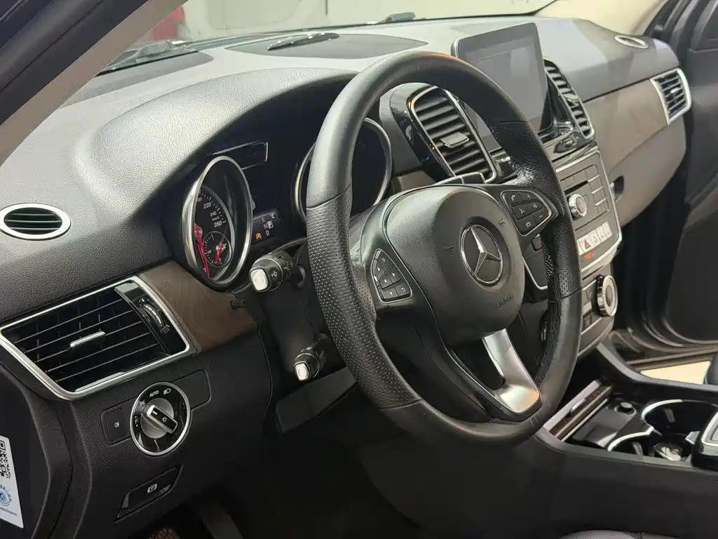 Mercedes-Benz GLE 320 4MATIC Luxury (2016)