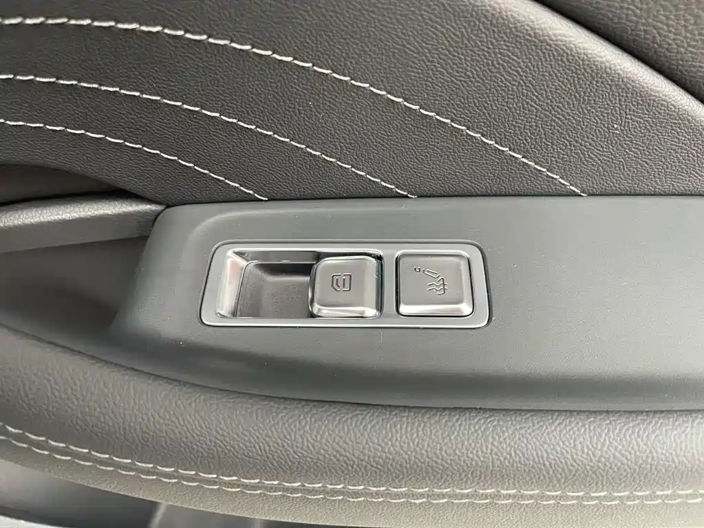 Hongqi H5 2023 1.8T Automatic Official Edition