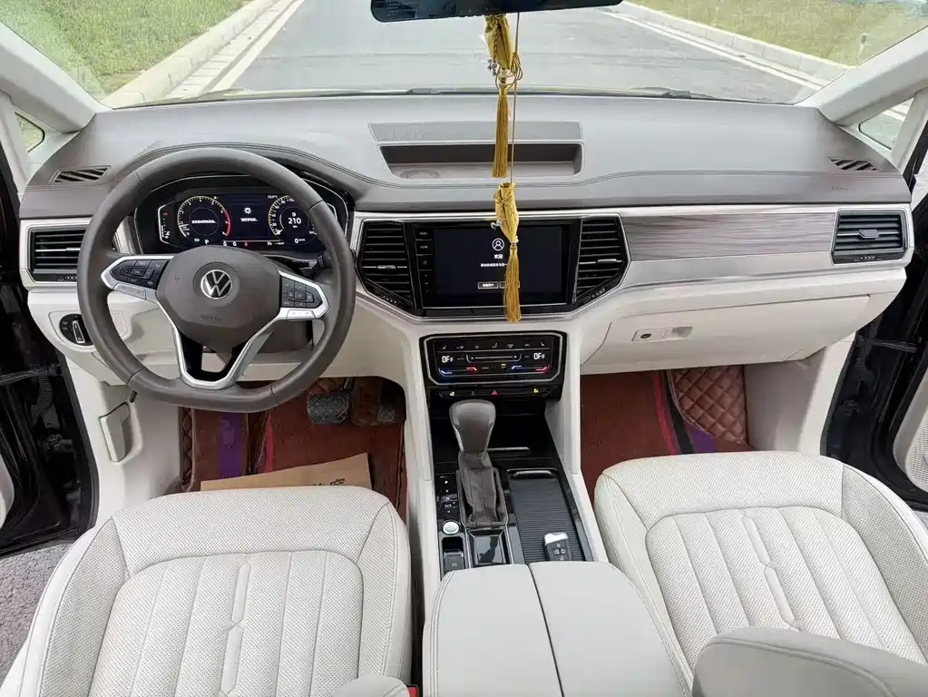 Viloran 2020 330TSI Luxury Edition