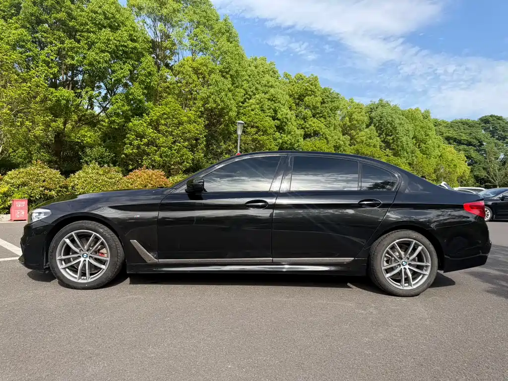BMW 5 Series 2019 525Li M Sport Package