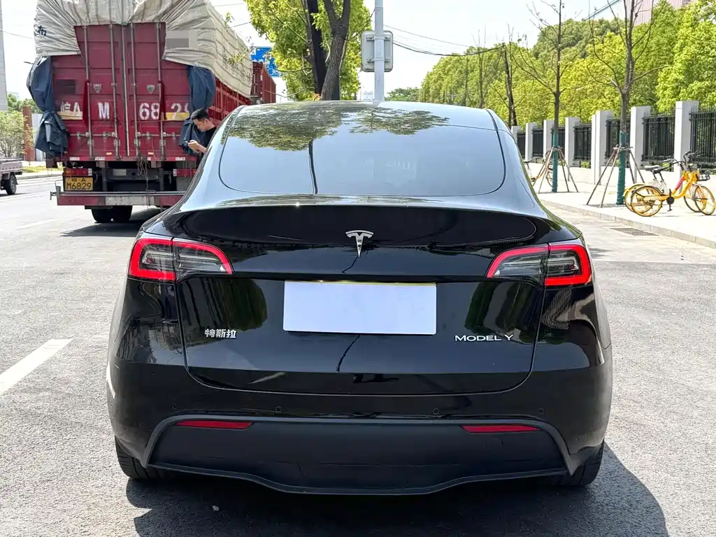 Tesla Model Y 2023 RWD