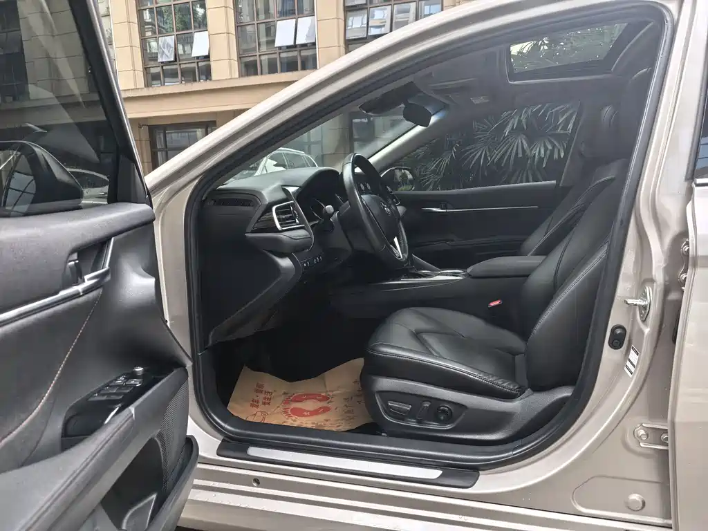 Camry 2021 2.0G Luxury Edition