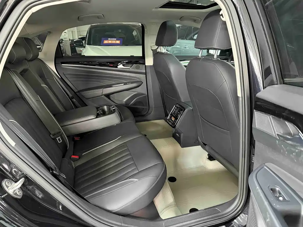 Volkswagen Passat 2022 280TSI Elite Edition