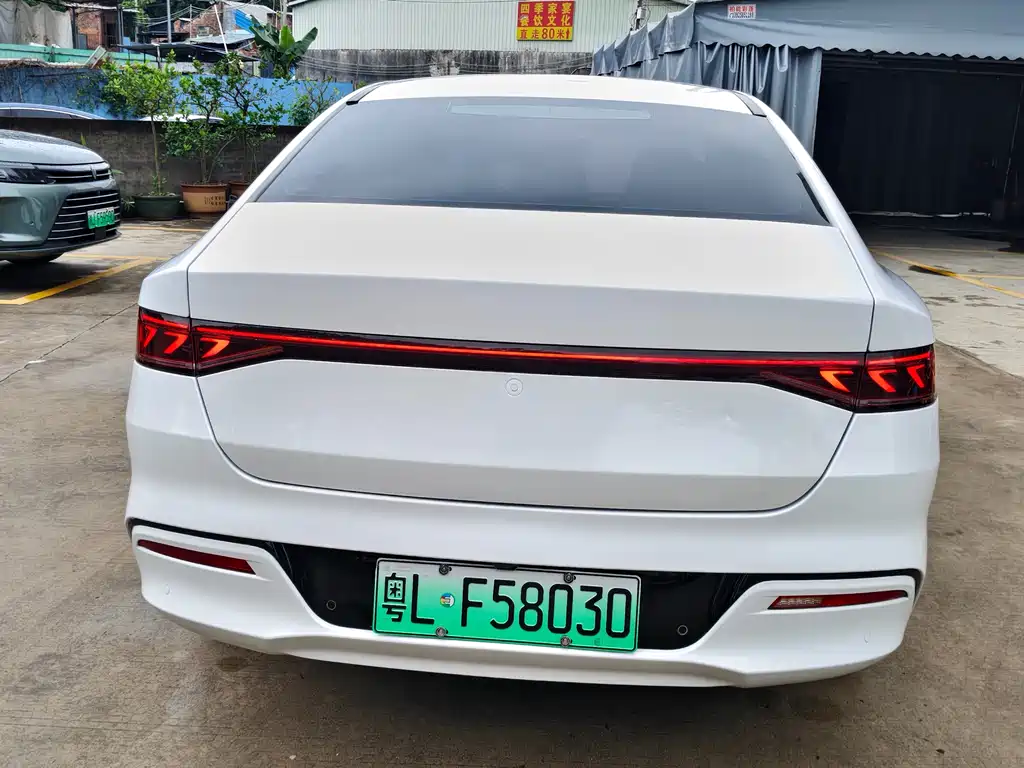 BYD Qin PLUS 2021 DM-i 120KM Premium Edition