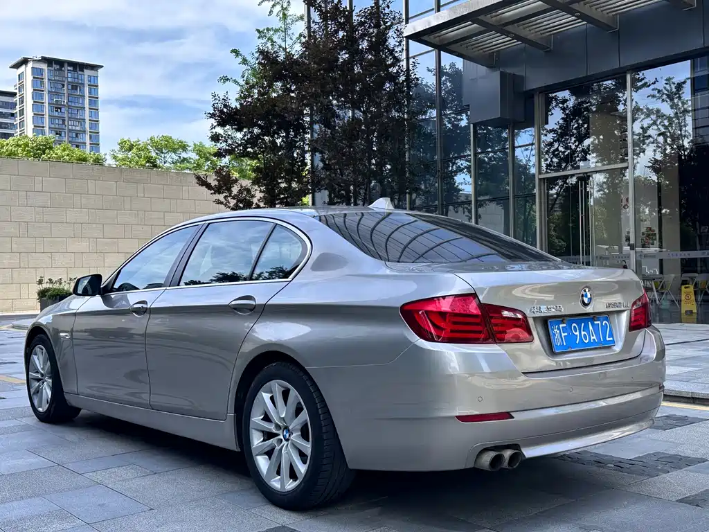BMW 5 Series 2013 530Li Leading Edition - фото 6