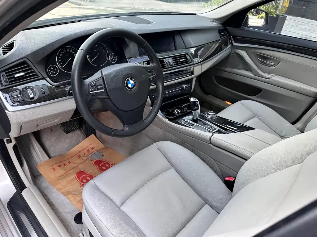 BMW 5 Series 2013 530Li Leading Edition - фото 7