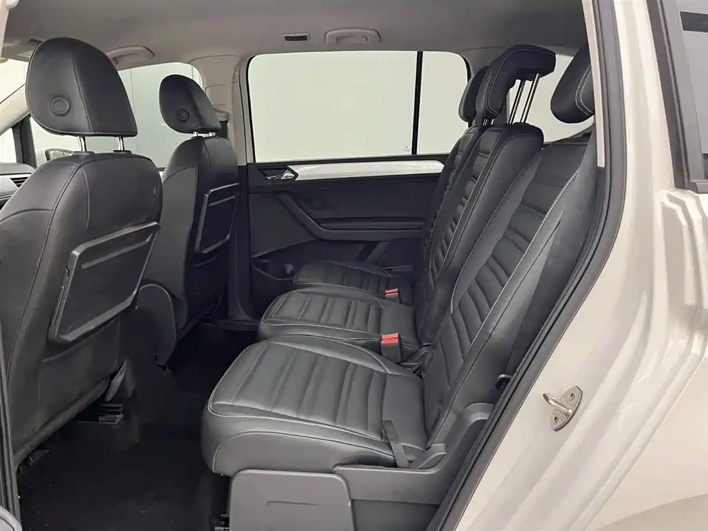 Volkswagen Touran L 2021 280TSI DSG Trendline 7-Seater
