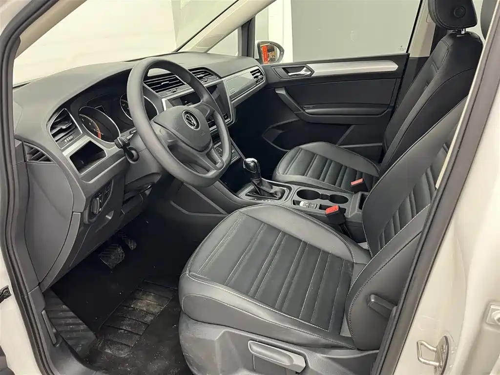 Volkswagen Touran L 2021 280TSI DSG Trendline 7-Seater