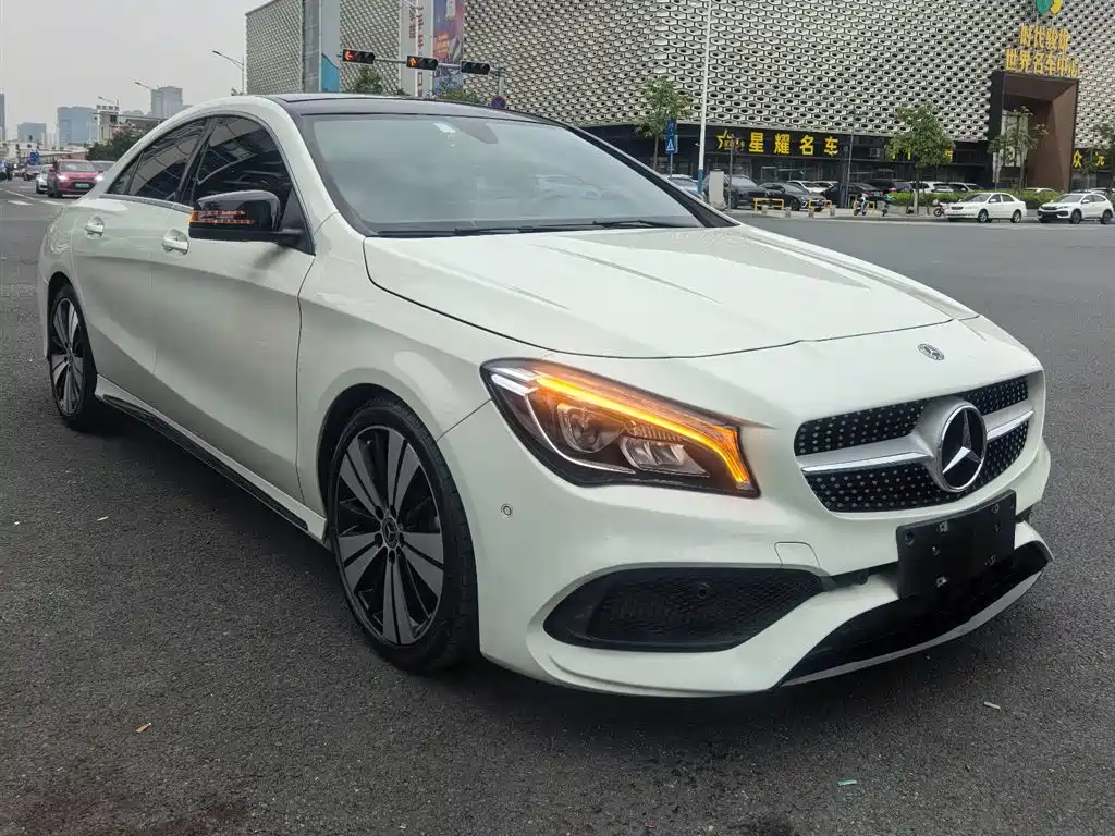 Mercedes-Benz CLA 200 Fashion Edition