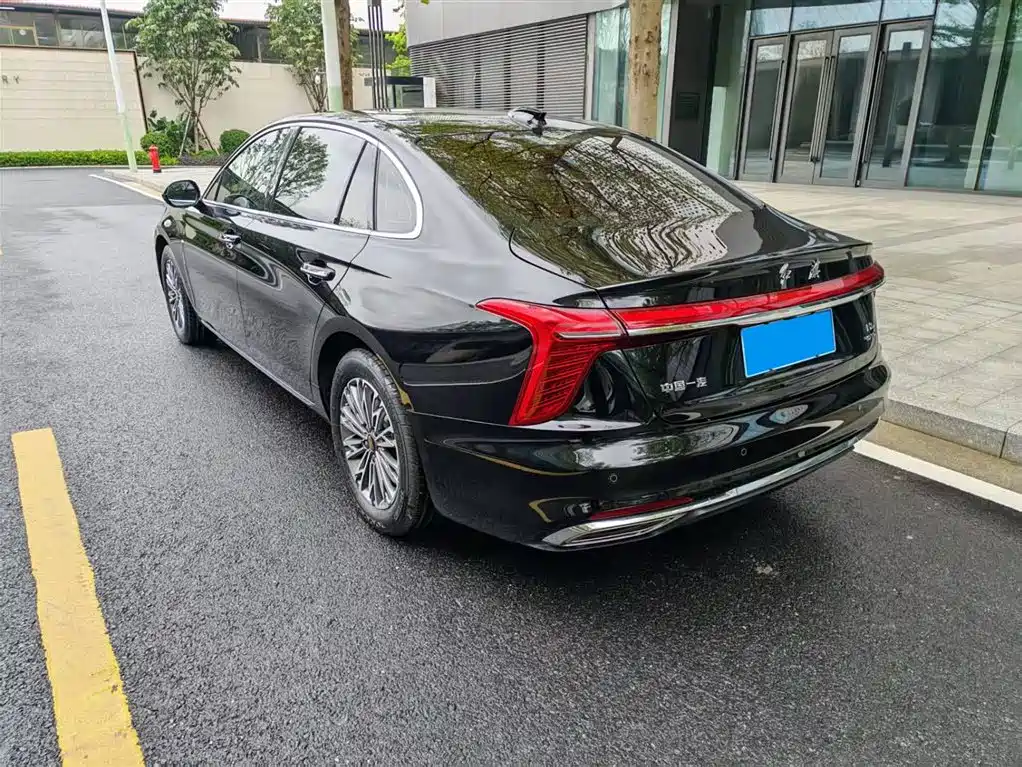 Hongqi H5 2024 2.0T Auto Zhilian Qichang Edition