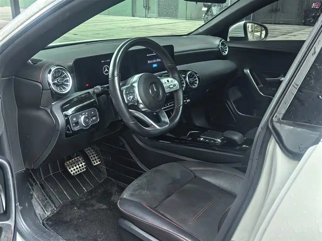 Mercedes-Benz CLA 200