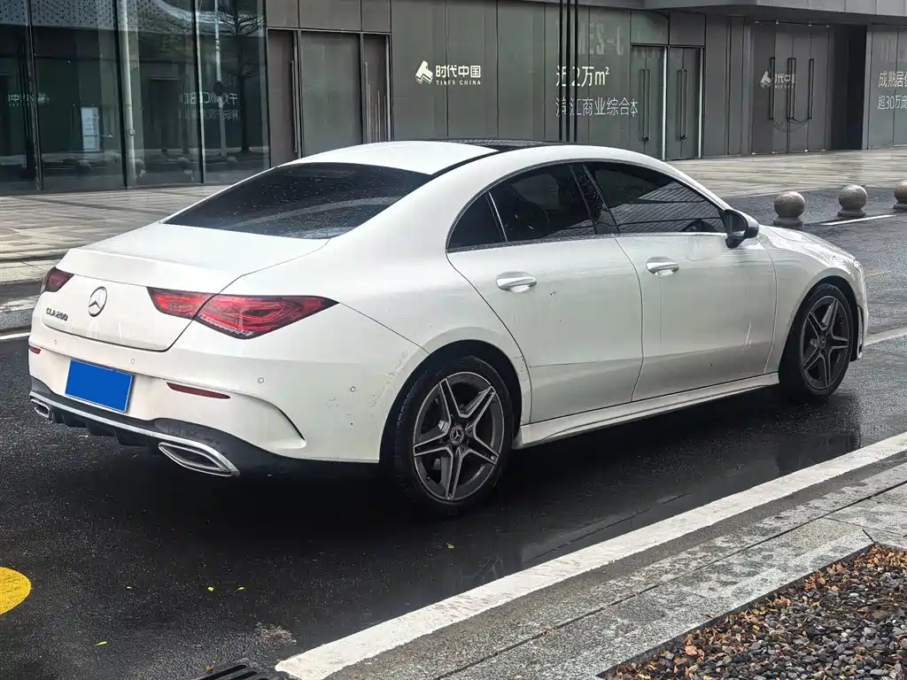 Mercedes-Benz CLA 200