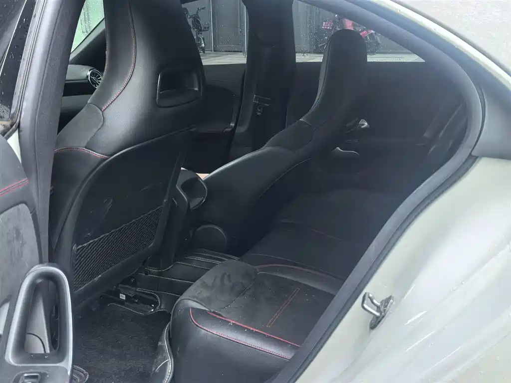Mercedes-Benz CLA 200