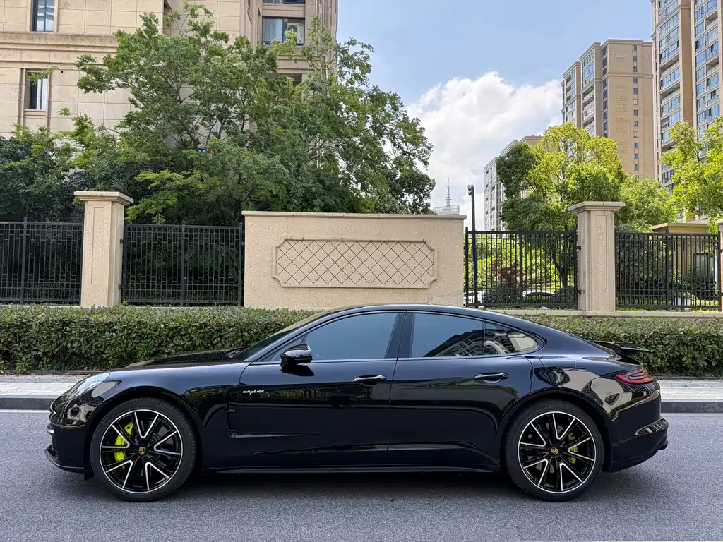 Porsche Panamera 4 E-Hybrid