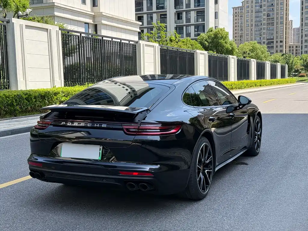 Porsche Panamera 4 E-Hybrid