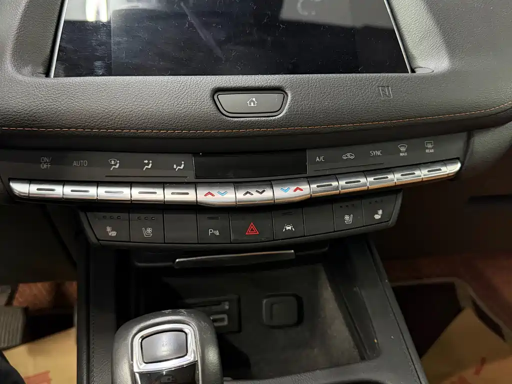 Cadillac XT4 2018 28T AWD Platinum Edition