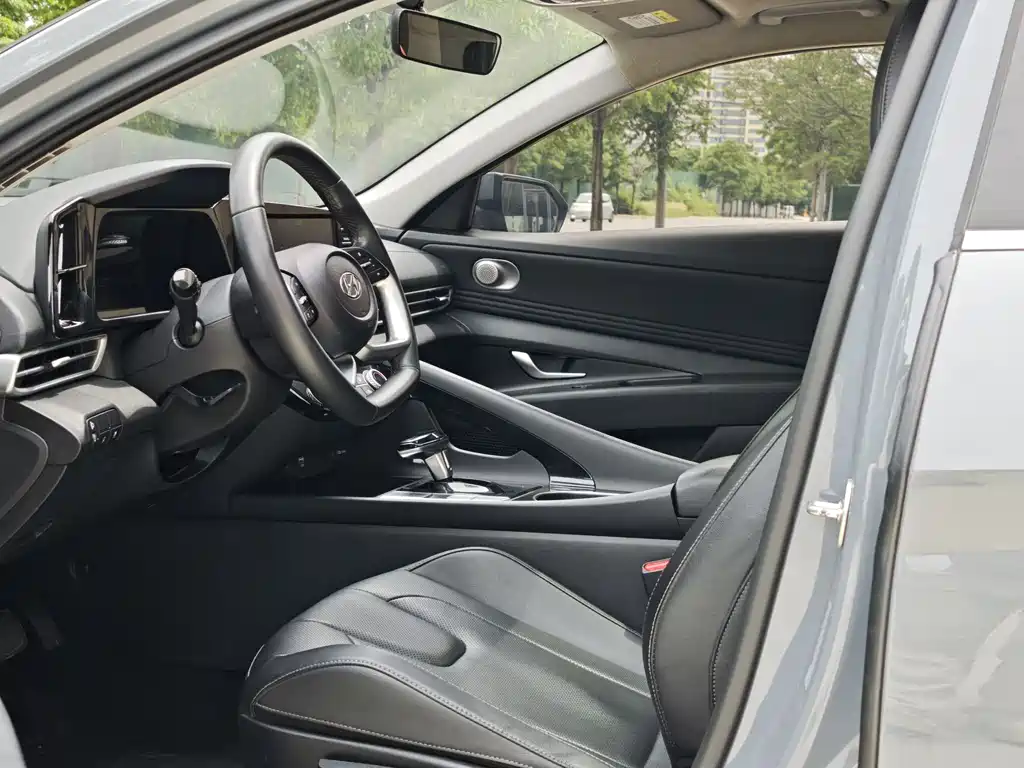 Elantra 2023 1.5L CVT GLS Leading Edition