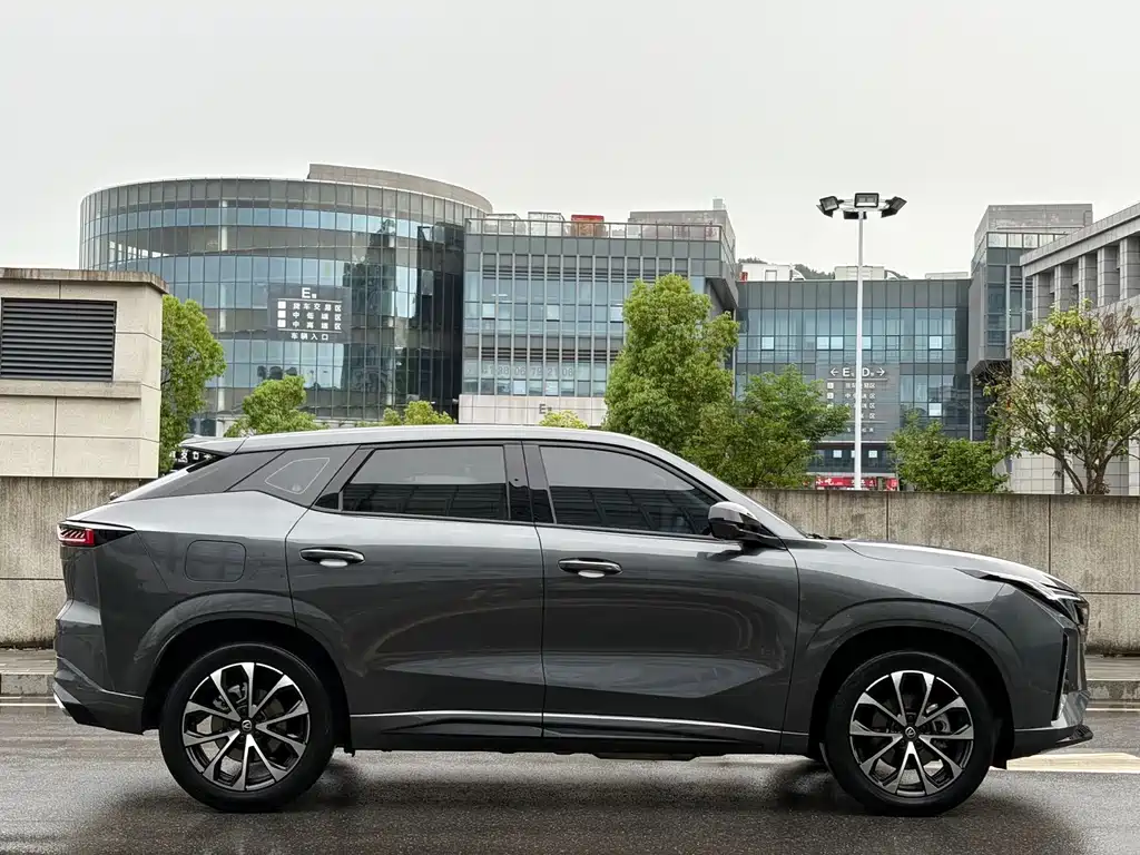 Changan UNI-Z 2024 Blue Whale iDD 125km Beyond Edition