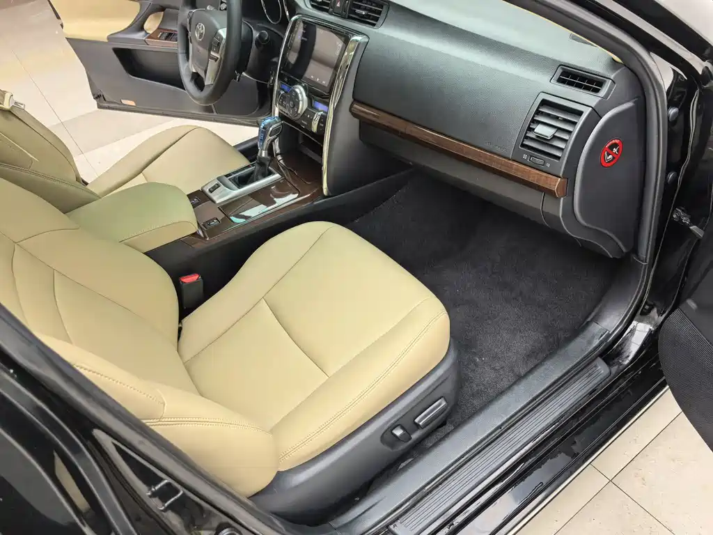 Toyota Reiz 2013 2.5V Shangrui Edition
