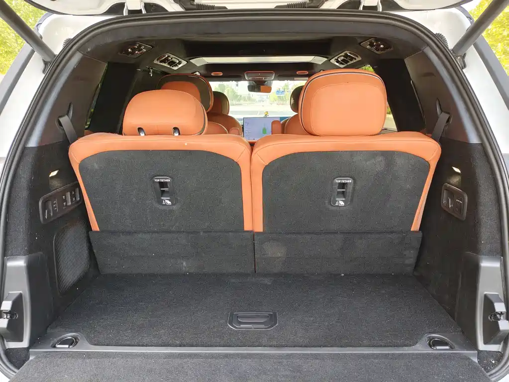 Lynk & Co 900 2025 2.0T Ultra 6-Seater