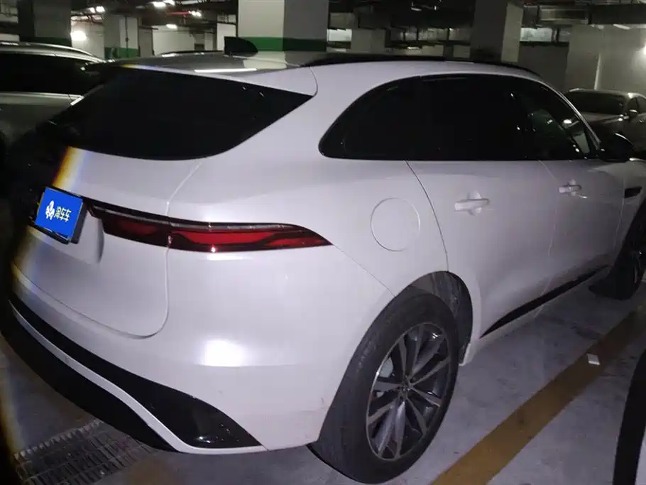 Jaguar F-PACE 2024 P250 R-Dynamic SE