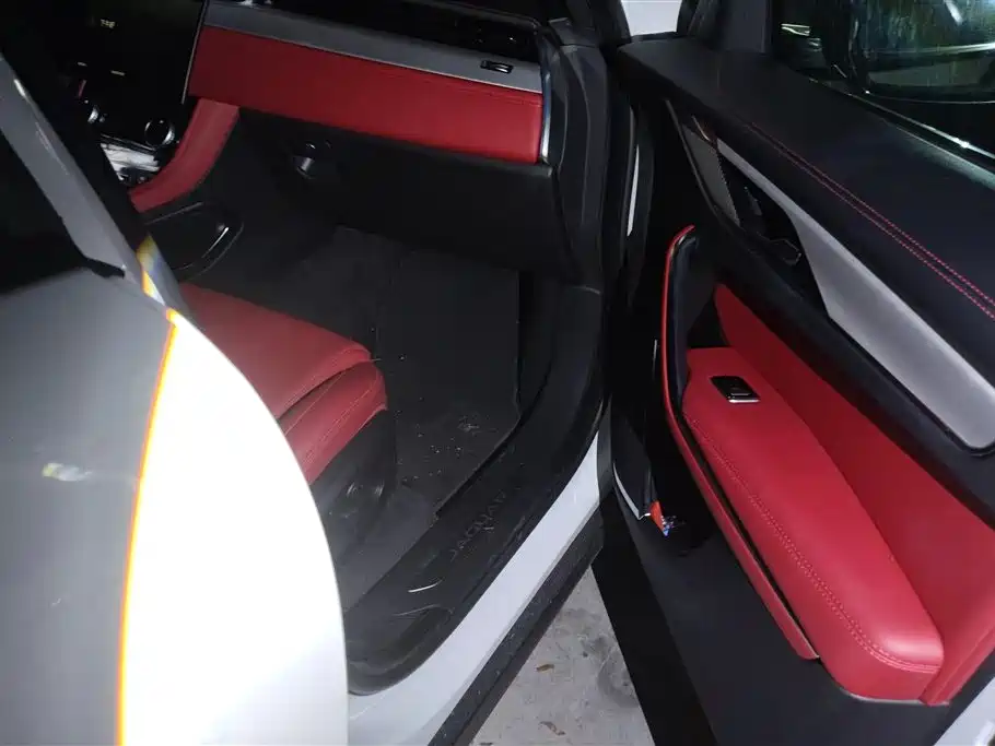 Jaguar F-PACE 2024 P250 R-Dynamic SE