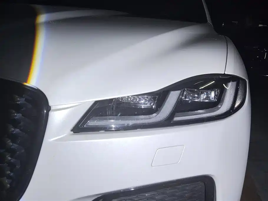 Jaguar F-PACE 2024 P250 R-Dynamic SE