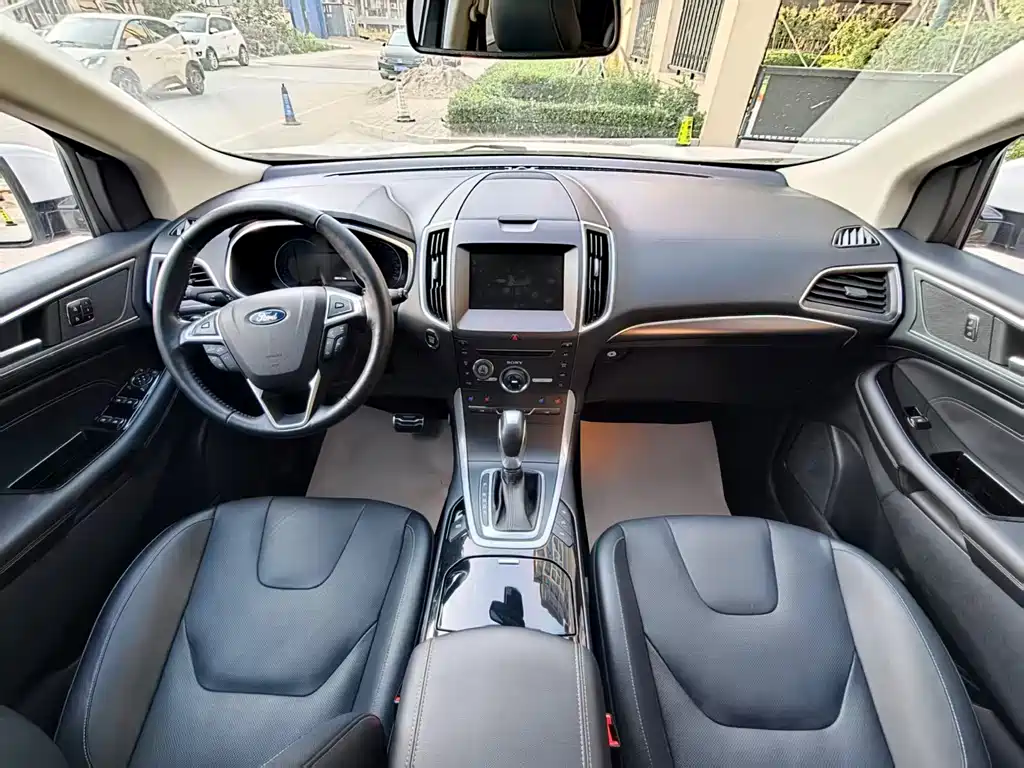 Ford Edge 2015 2.0T GTDi AWD Titanium
