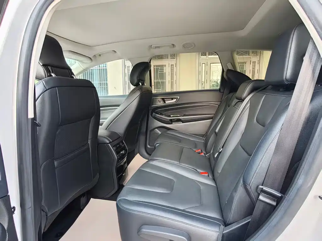 Ford Edge 2015 2.0T GTDi AWD Titanium