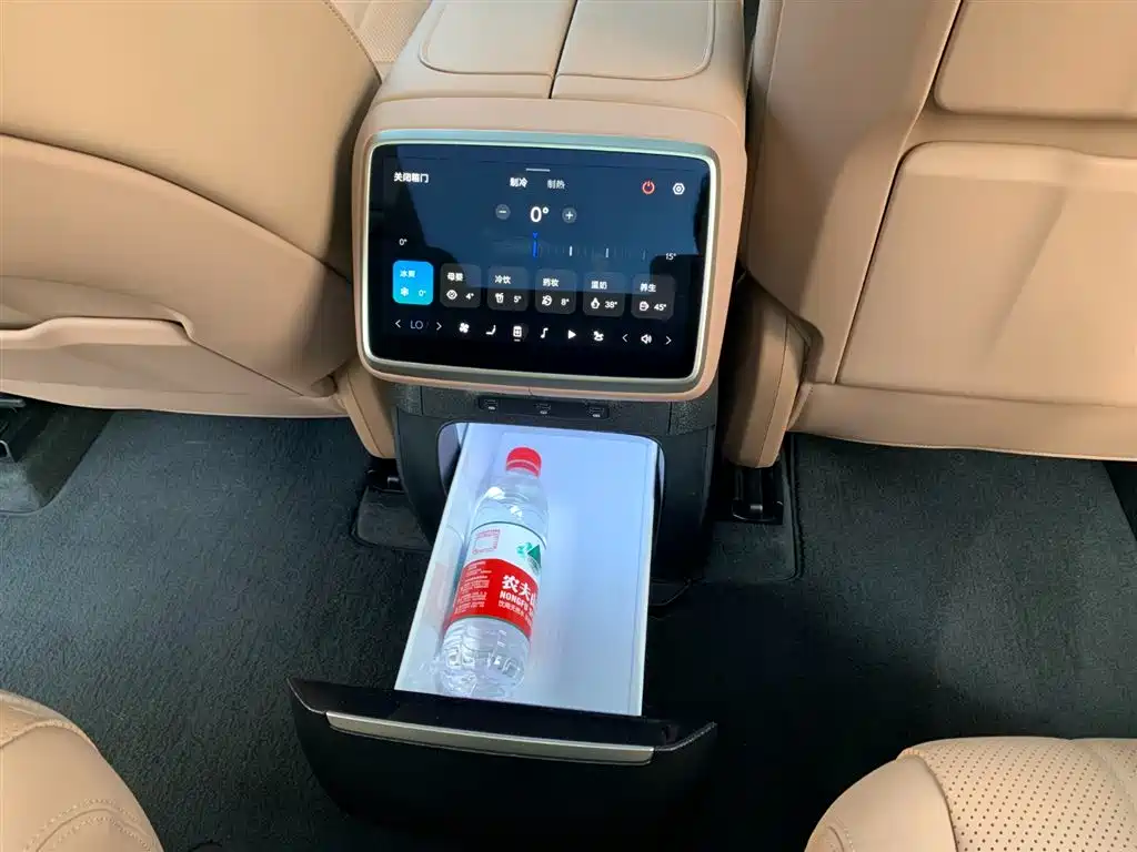 Onvo L90 2025 Max 6-Seater