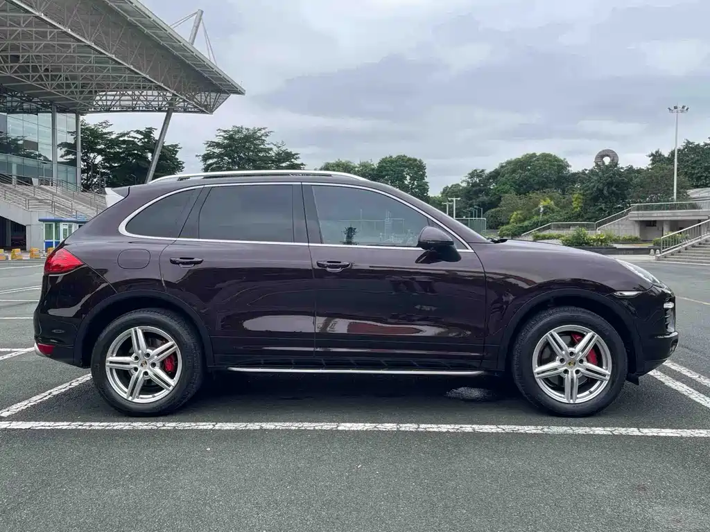 2014 Porsche Cayenne Platinum Edition 3.0T