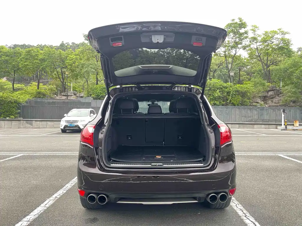 2014 Porsche Cayenne Platinum Edition 3.0T