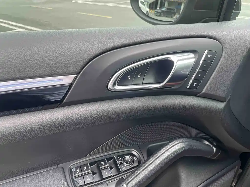 2014 Porsche Cayenne Platinum Edition 3.0T