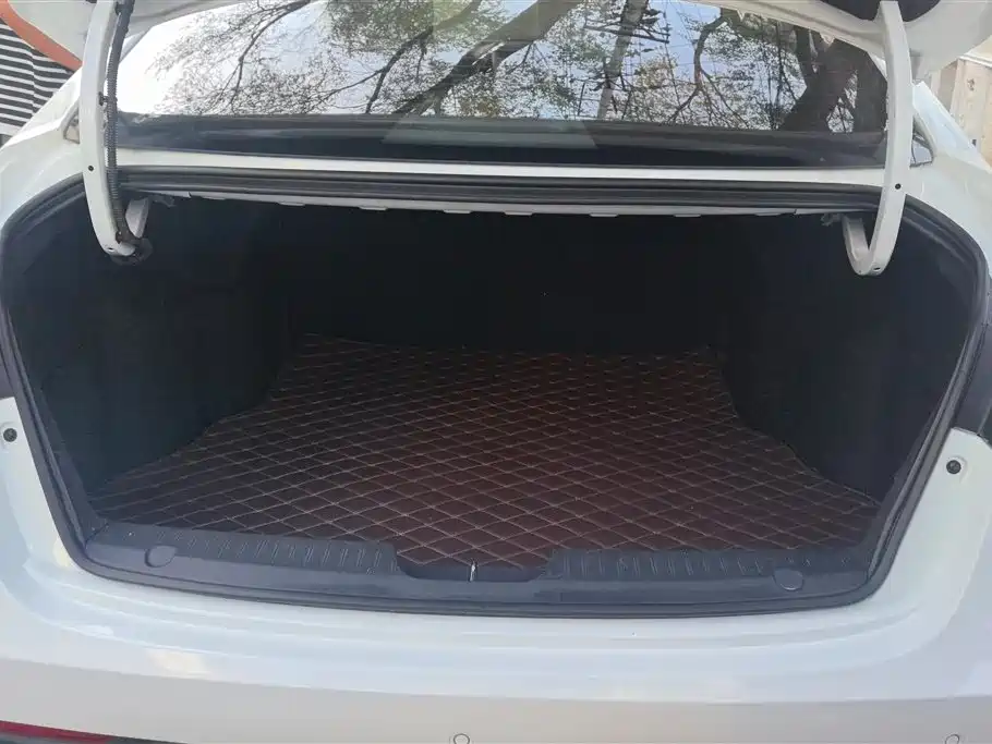 Roewe 360 2016 1.5T Automatic Value Luxury Edition