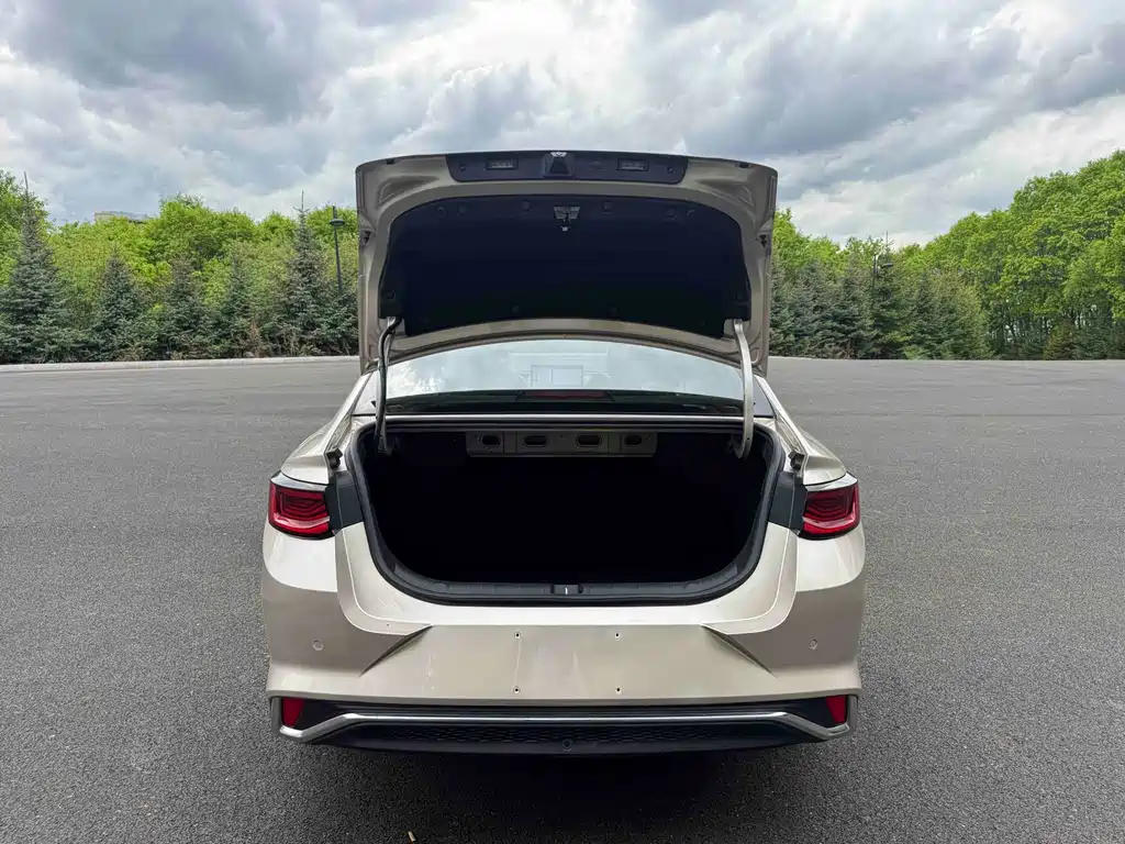 Geely Emgrand 2022 4th Generation 1.5L CVT Prestige