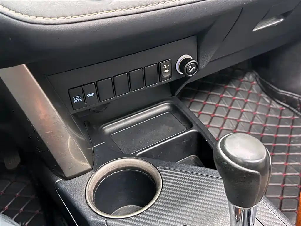 RAV4 2015 2.0L CVT FWD Fashion Edition