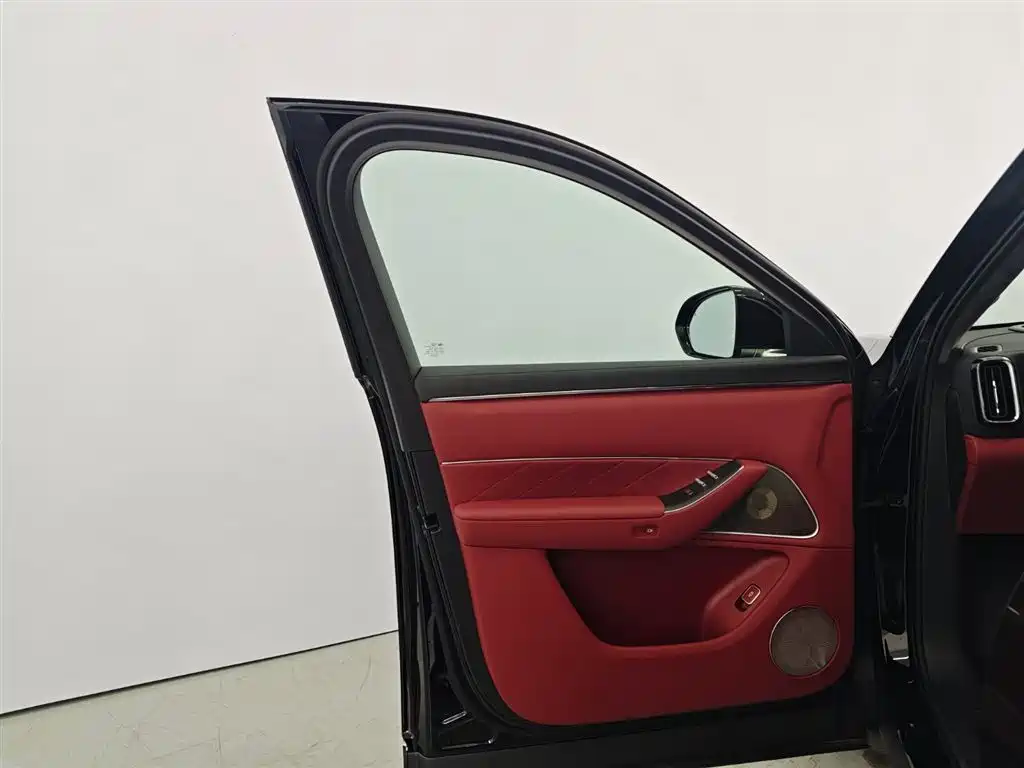 AITO M8 2025 EREV Max 37kWh 6-Seater 192-Line LiDAR