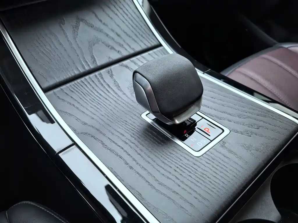 Range Rover Evoque L 2024 SE