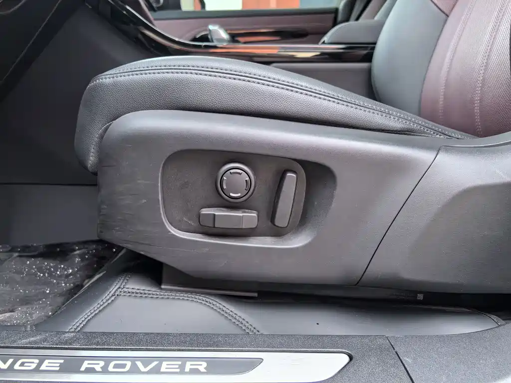 Range Rover Evoque L 2024 SE