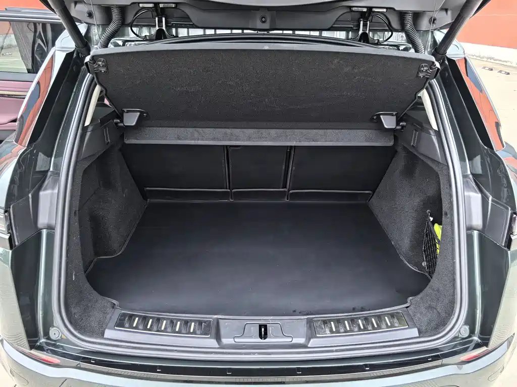 Range Rover Evoque L 2024 SE