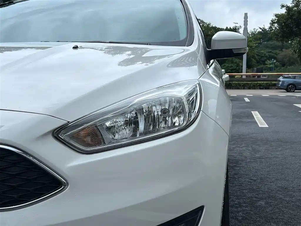 Ford Focus 2018 Hatchback Classic EcoBoost 180 Auto Elite Trim