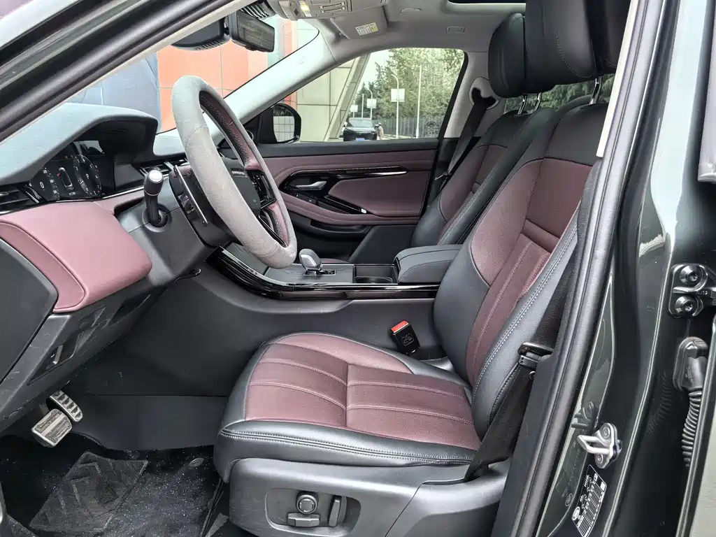 Range Rover Evoque L 2024 SE