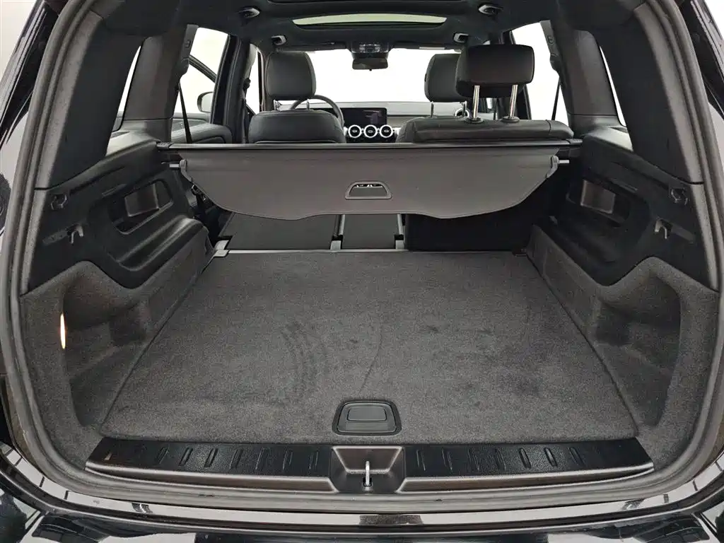 Mercedes-Benz GLB 200 Dynamic Edition (2024 Facelift)