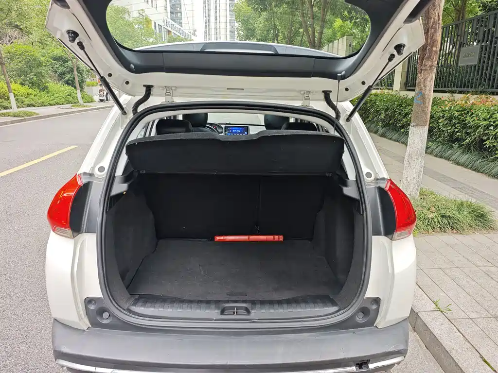 Peugeot 2008 2015 1.6L Automatic Play Cool Edition