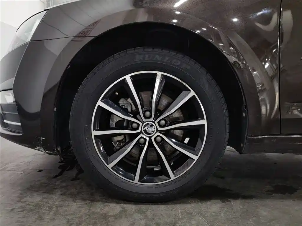 Skoda Octavia 2017 1.6L Automatic Zhixing Edition