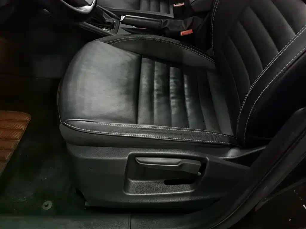 Skoda Octavia 2017 1.6L Automatic Zhixing Edition