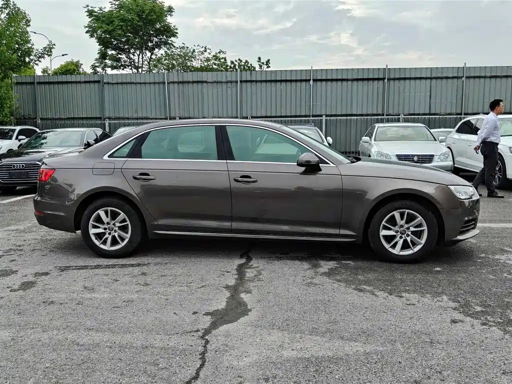 Audi A4L 2017 40 TFSI Entry